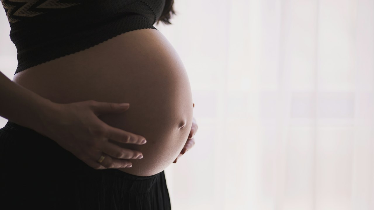 妊娠中の女性(イメージ)