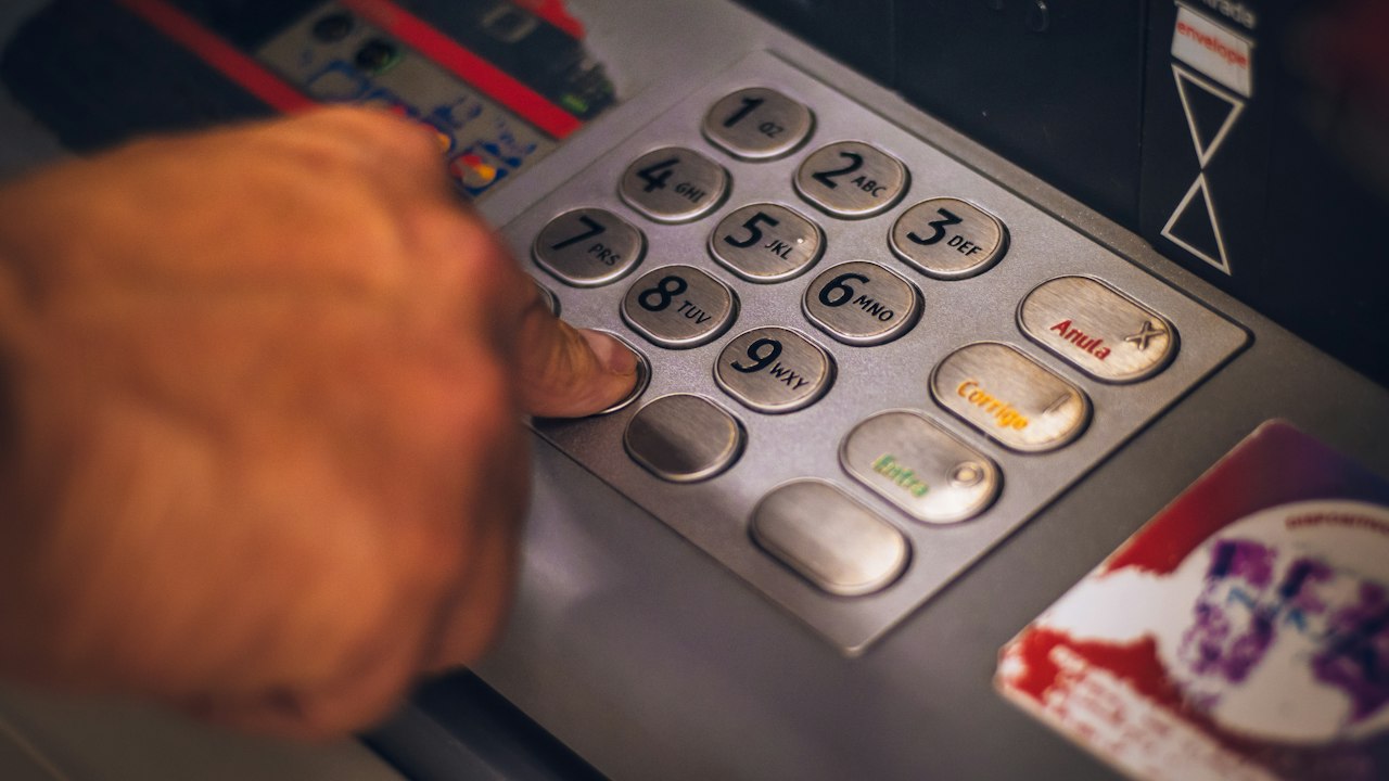 銀行のATMコーナー(イメージ)