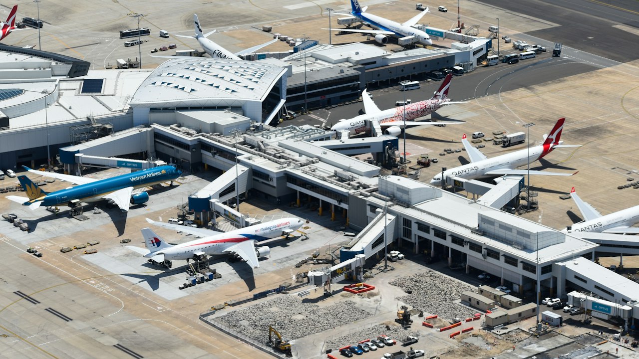 空港に並ぶ旅客機(イメージ)