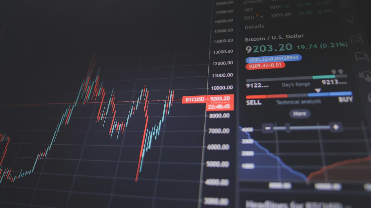 株価ボードが並ぶモニター(イメージ)