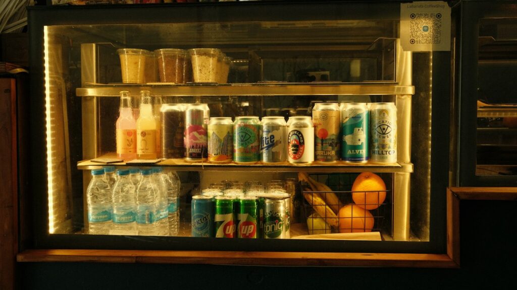 冷えた飲み物のボトル(イメージ)